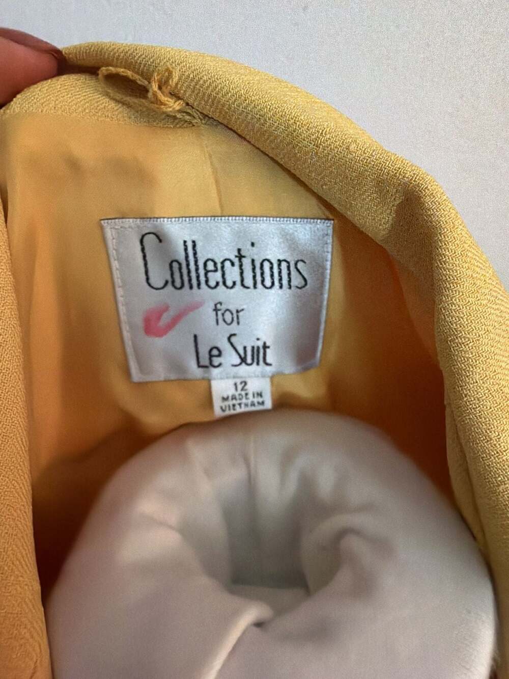 Collections for Le Suit Women's Yellow Three-Button Blazer Size 12 - Picture 3 of 8